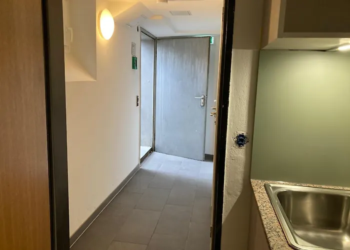 Проживання в сім'ї Brahms 25